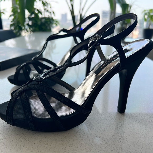Nina BLACK LUS SATIN EILENE Heels
9.5 M - Picture 3 of 5